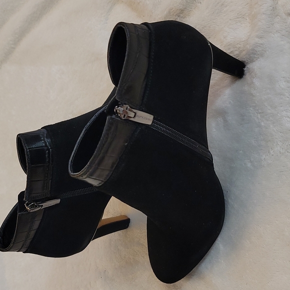 Vince Camuto Larmana Leather Sidezip 